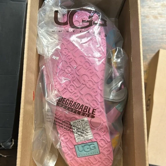 UGG AUSTRALIA 1850-K TADPOLE Sandal Flip Flops - Picture 3 of 3